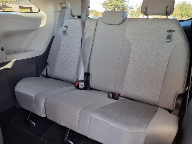 Used 2021 Toyota Sienna LE image 10
