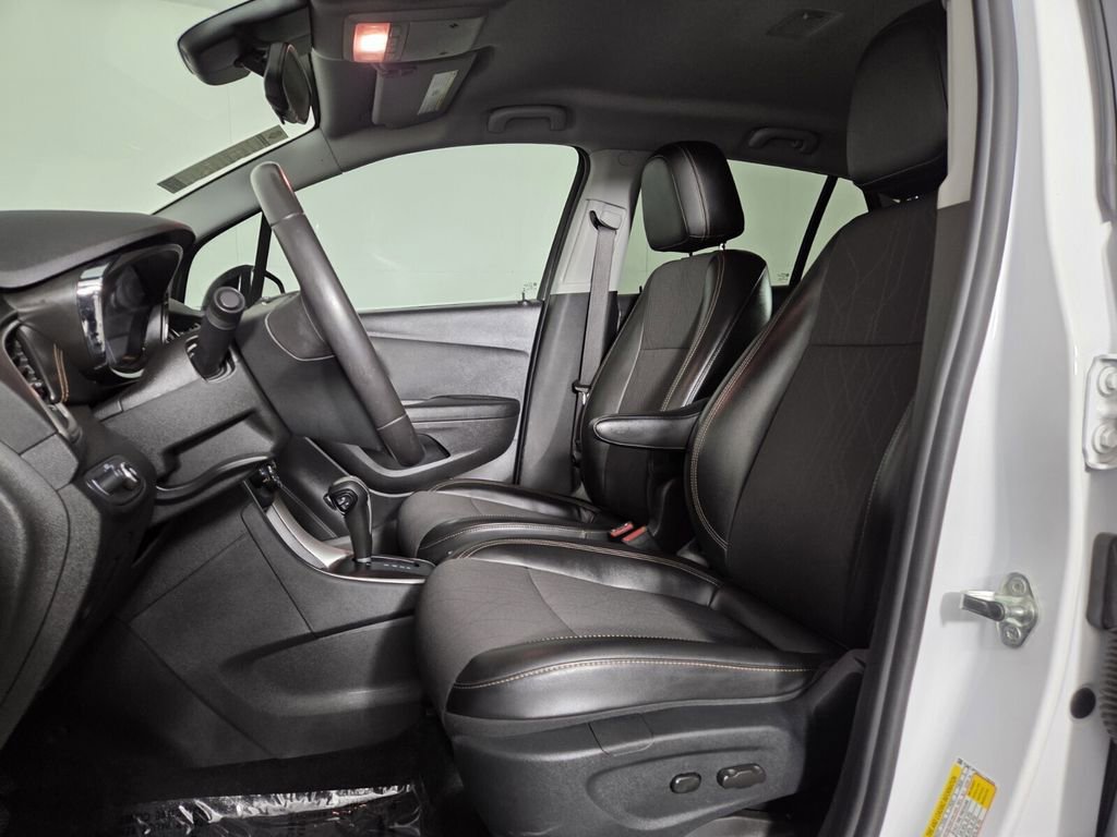 Used 2020 Chevrolet Trax LT w/ Redline Edition image 26