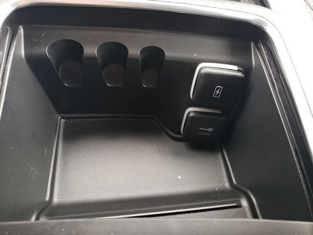 Used 2024 Chrysler Pacifica Limited FWD image 21