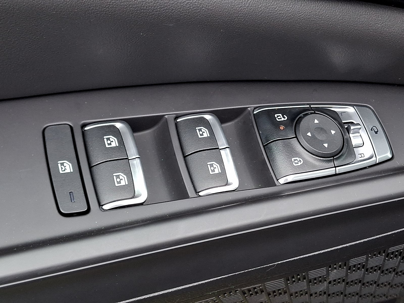 Used 2026 Kia Carnival SX w/ SX Dark Edition Package FWD image 26