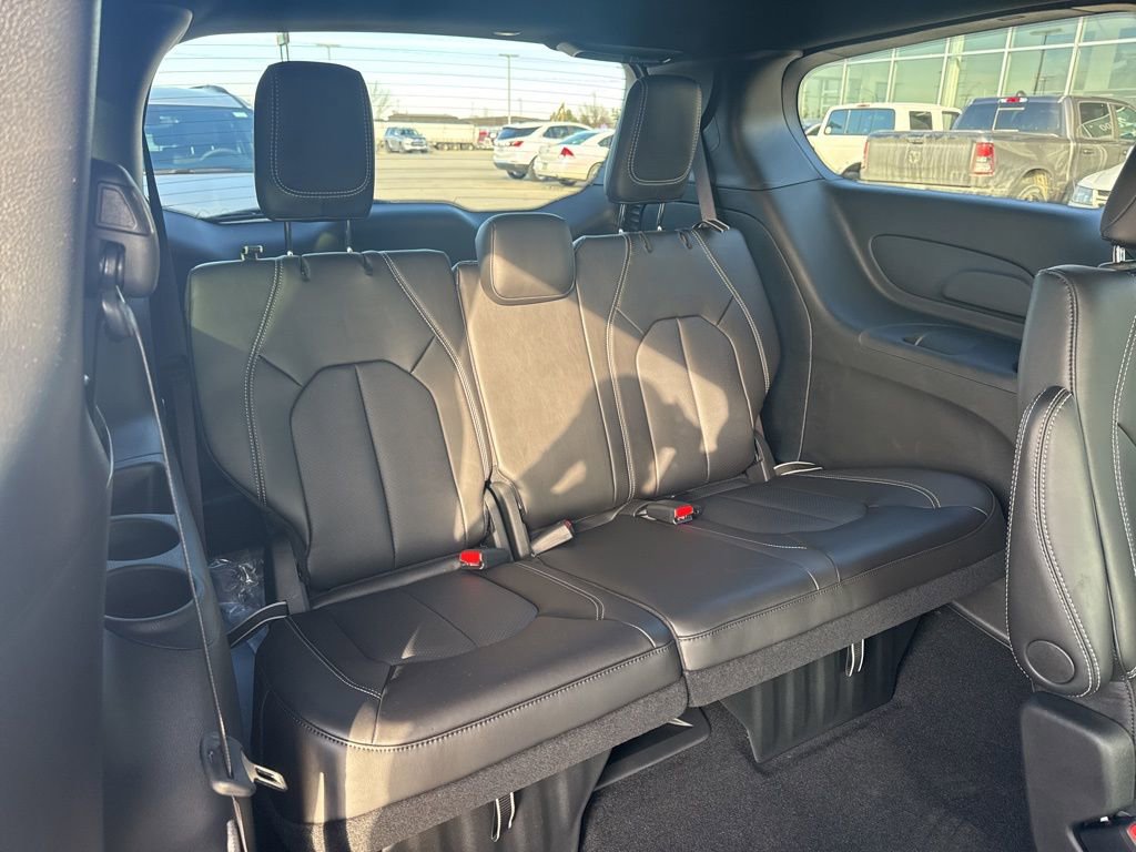 New 2026 Chrysler Pacifica Select w/ S Appearance Package FWD image 31