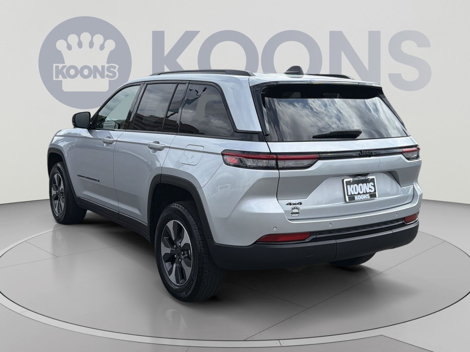 Used 2023 Jeep Grand Cherokee Altitude AWD/4WD image 4
