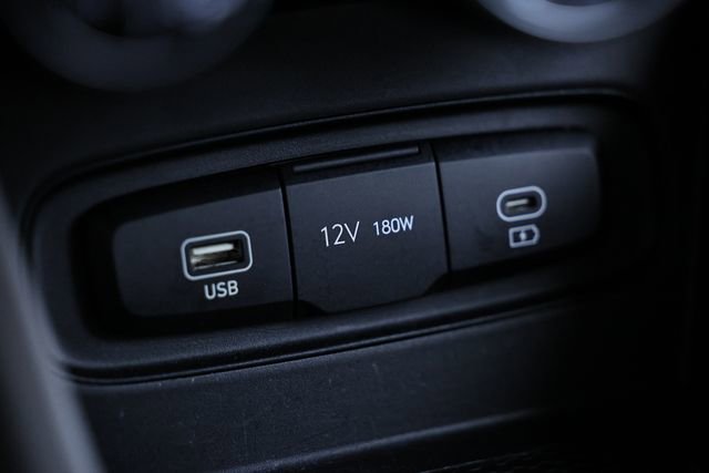 Used 2025 Hyundai Venue SEL FWD image 38