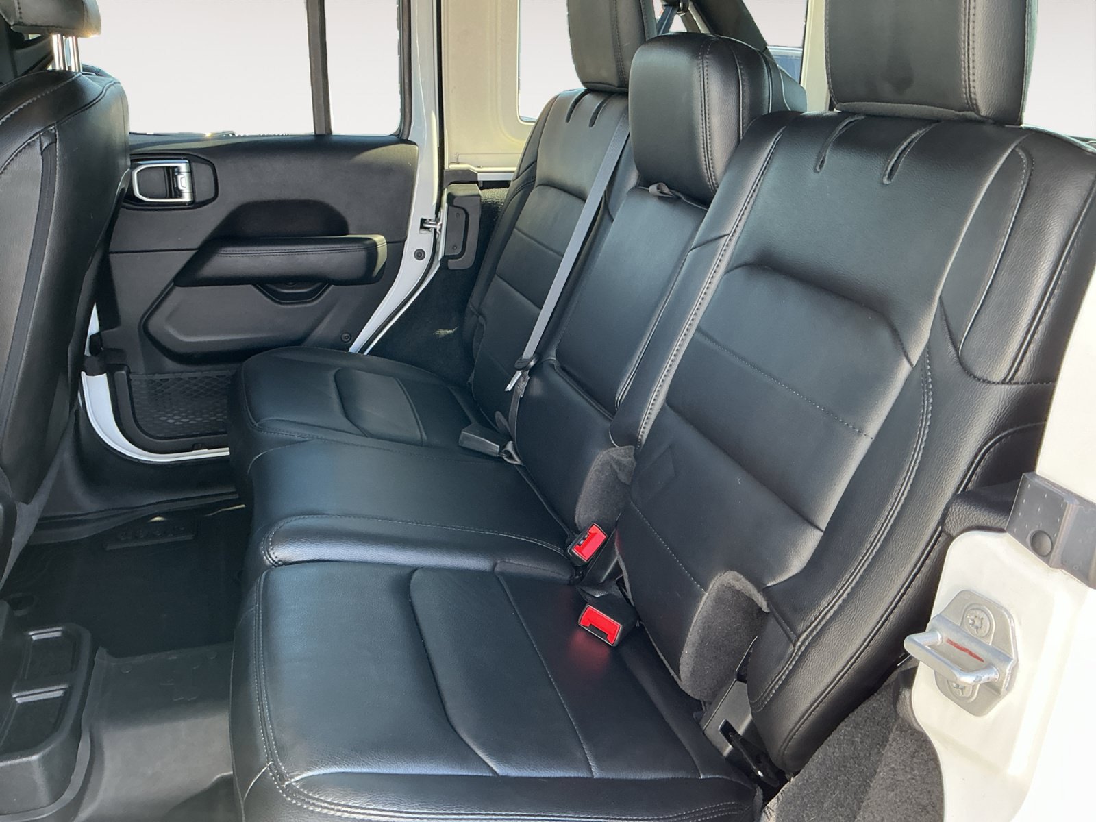 Used 2023 Jeep Wrangler Unlimited Sahara AWD/4WD image 13