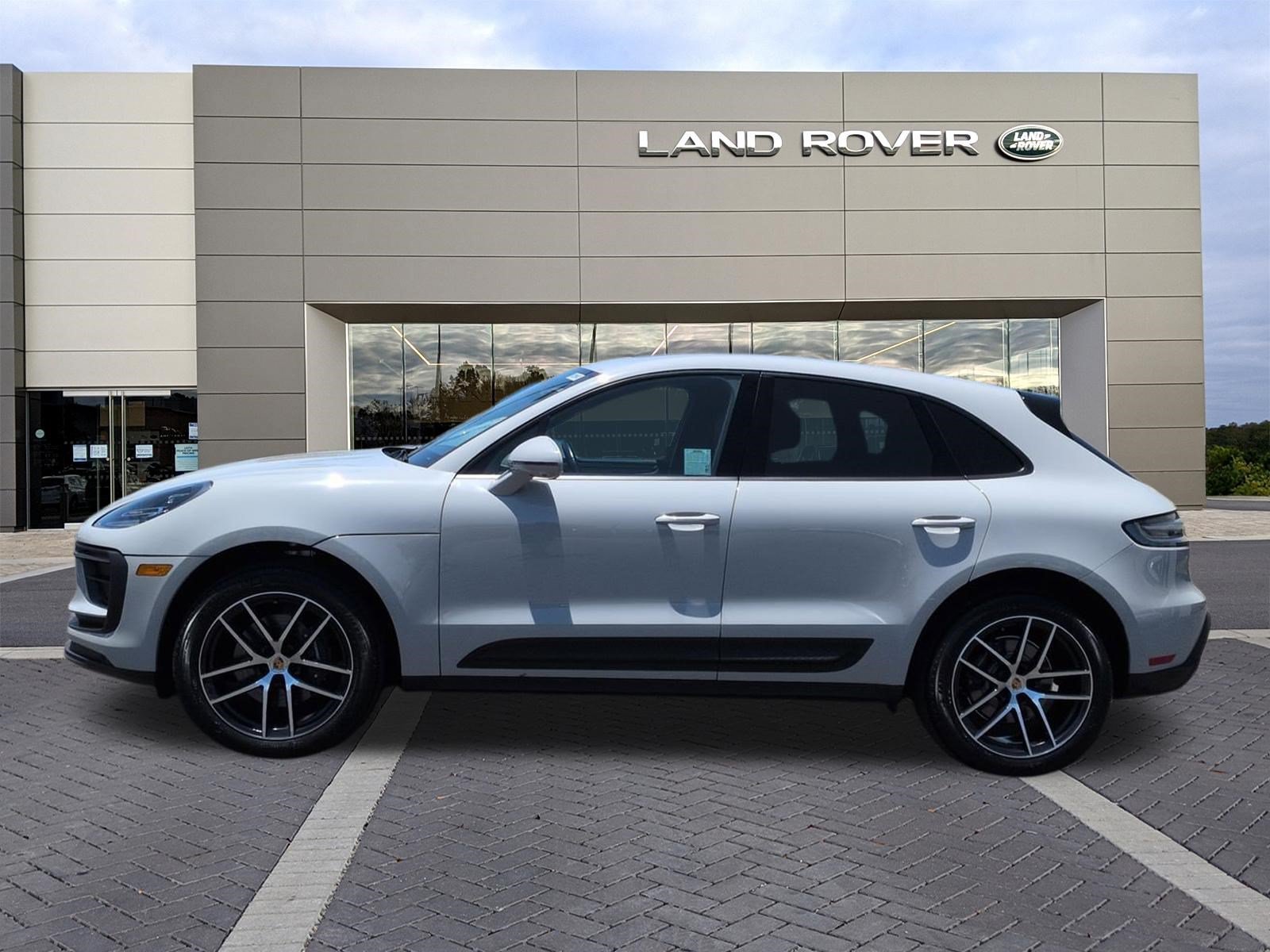 Used 2024 Porsche Macan Turbo AWD/4WD image 8