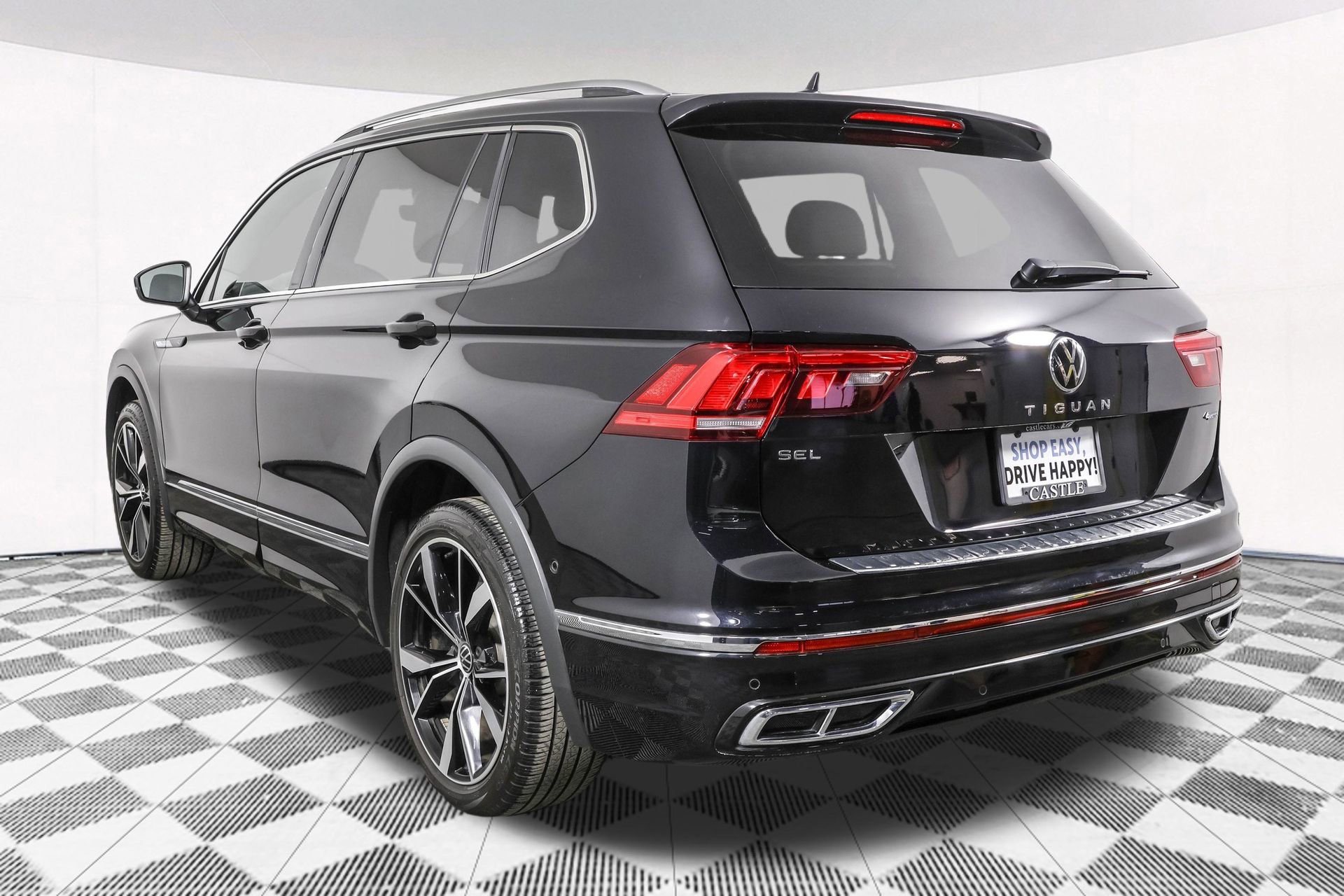 Used 2022 Volkswagen Tiguan SEL R-Line image 19
