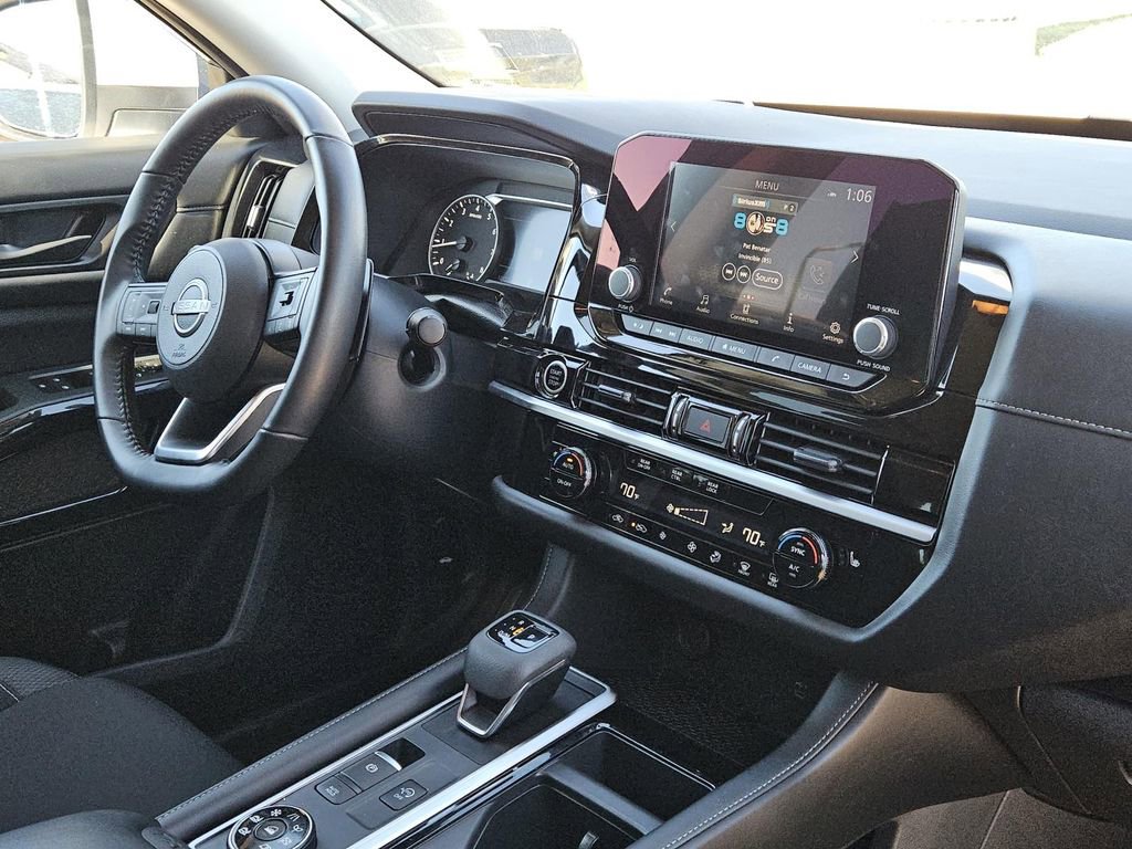 Used 2024 Nissan Pathfinder SV image 30