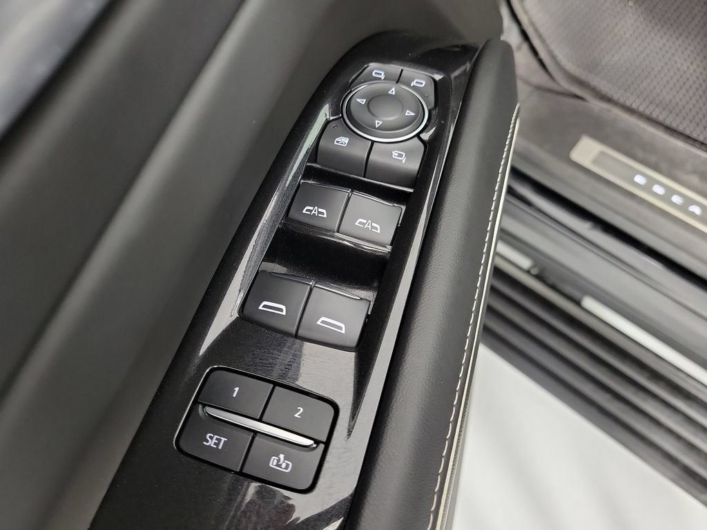 Used 2023 Cadillac Escalade ESV Premium Luxury Platinum AWD/4WD image 21