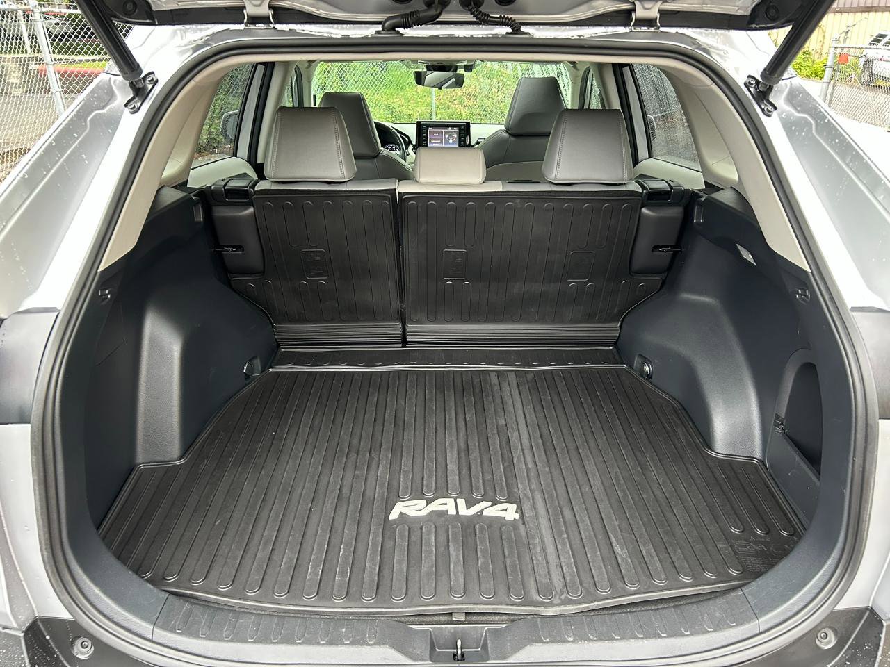 Used 2021 Toyota RAV4 XLE Premium AWD/4WD image 18