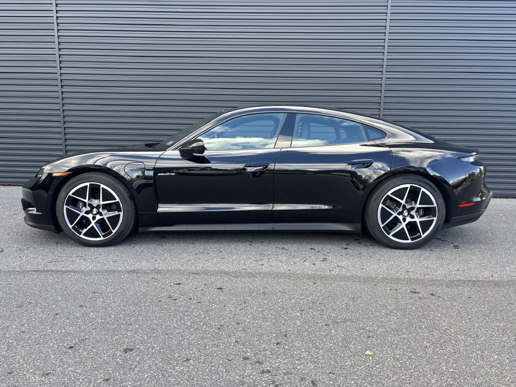 New 2025 Porsche Taycan w/ Premium Package RWD image 2