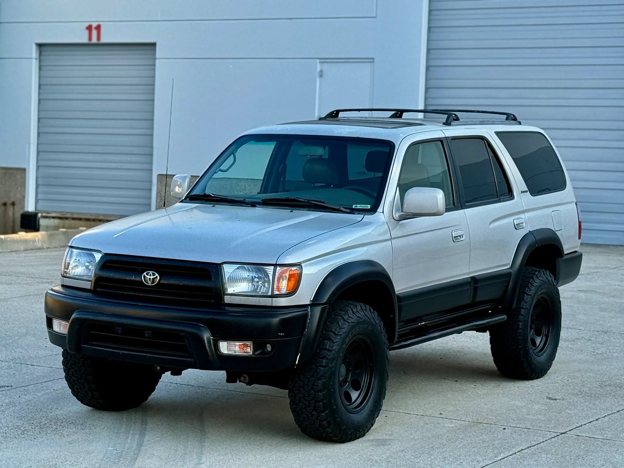 Used 1999 Toyota 4Runner Limited AWD/4WD image 1