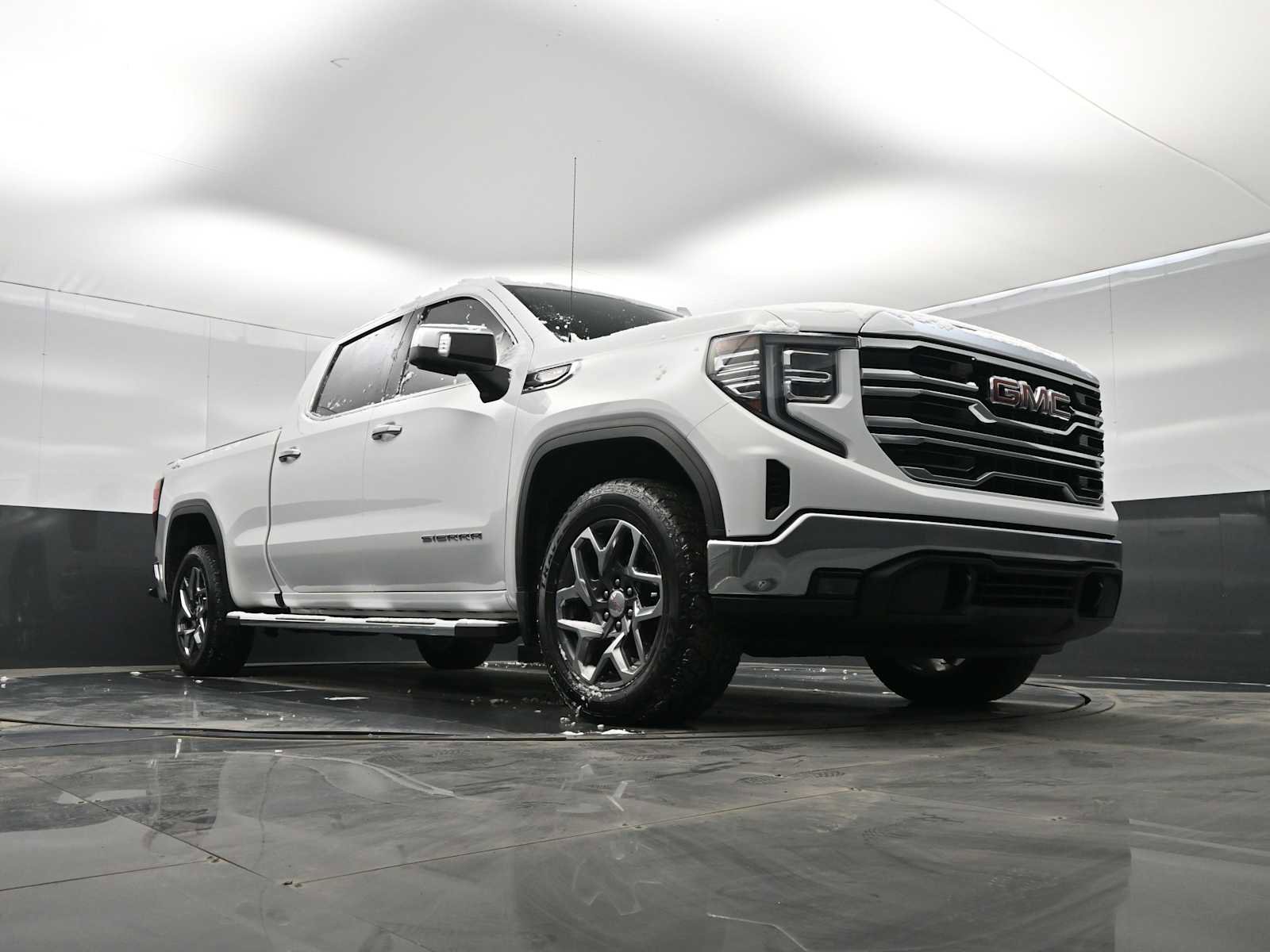 Used 2023 GMC Sierra 1500 SLT w/ SLT Convenience Package image 32