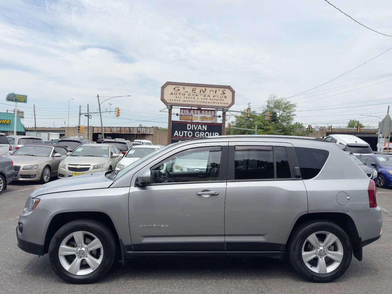 Used 2015 Jeep Compass Latitude AWD/4WD image 3
