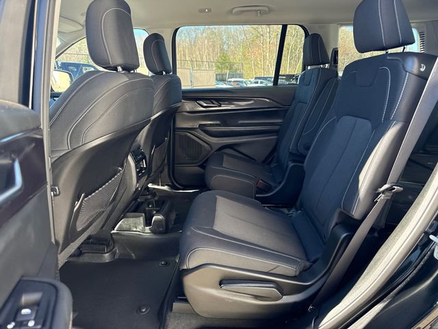 Used 2023 Jeep Grand Cherokee L Laredo w/ Luxury Tech Group I AWD/4WD image 17