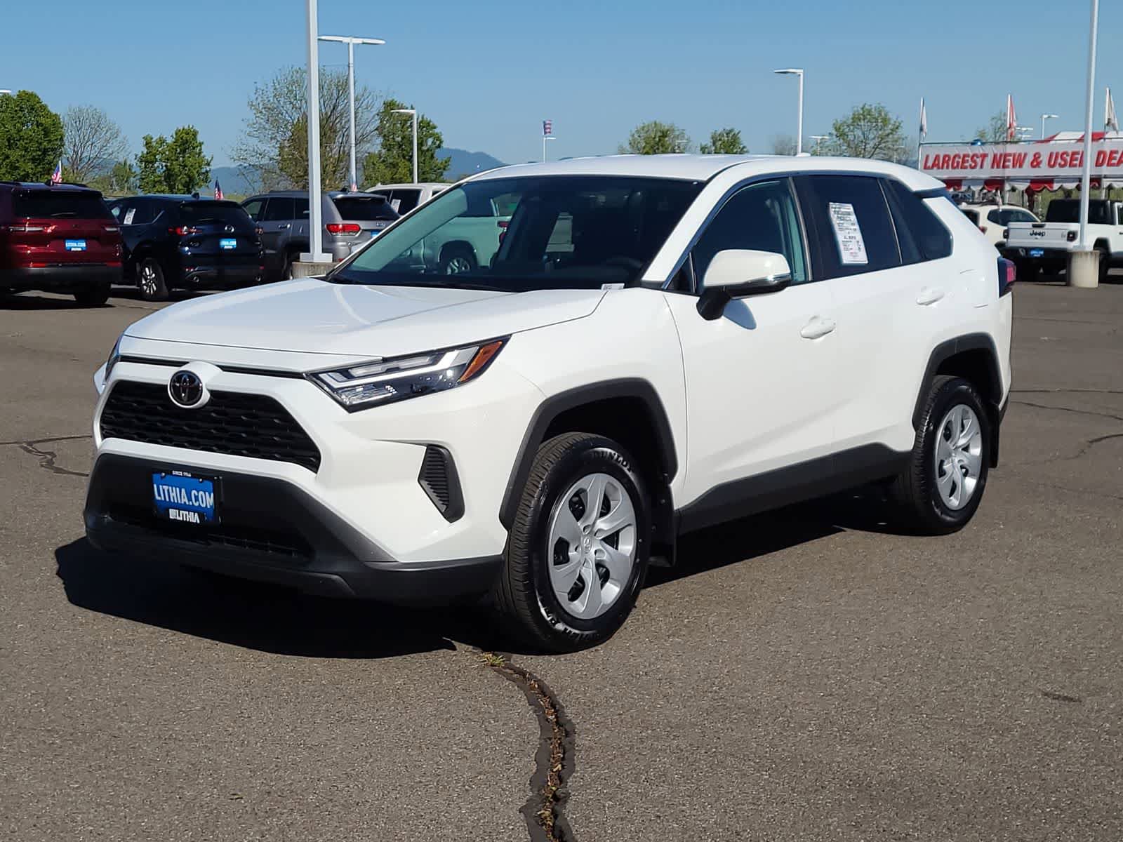 Used 2025 Toyota RAV4 LE AWD/4WD image 1