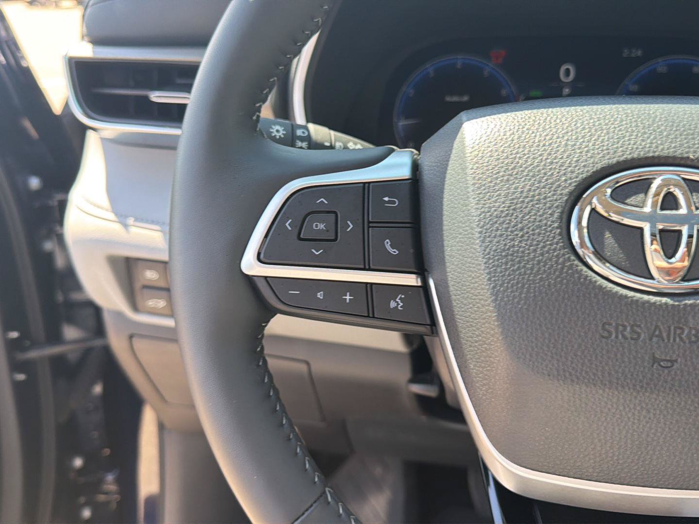 Certified 2026 Toyota Highlander Limited AWD/4WD image 16