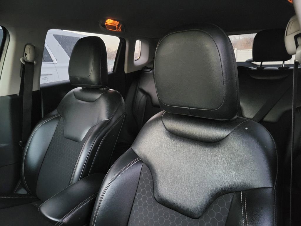 Used 2018 Jeep Compass Latitude w/ Popular Equipment Group image 6