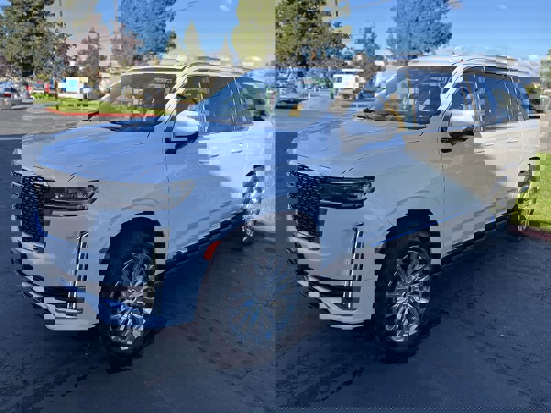 Used 2021 Cadillac Escalade ESV Premium Luxury w/ Driver Assist Tech Package image 6