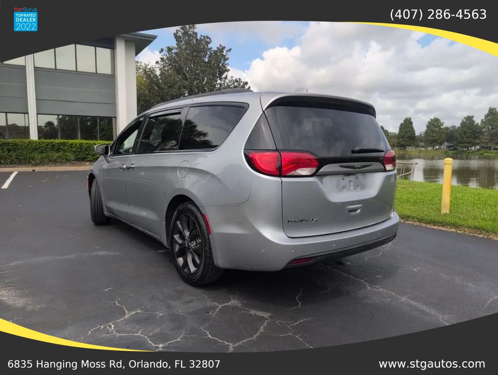 Used 2020 Chrysler Pacifica Touring-L w/ S Appearance Package FWD image 3
