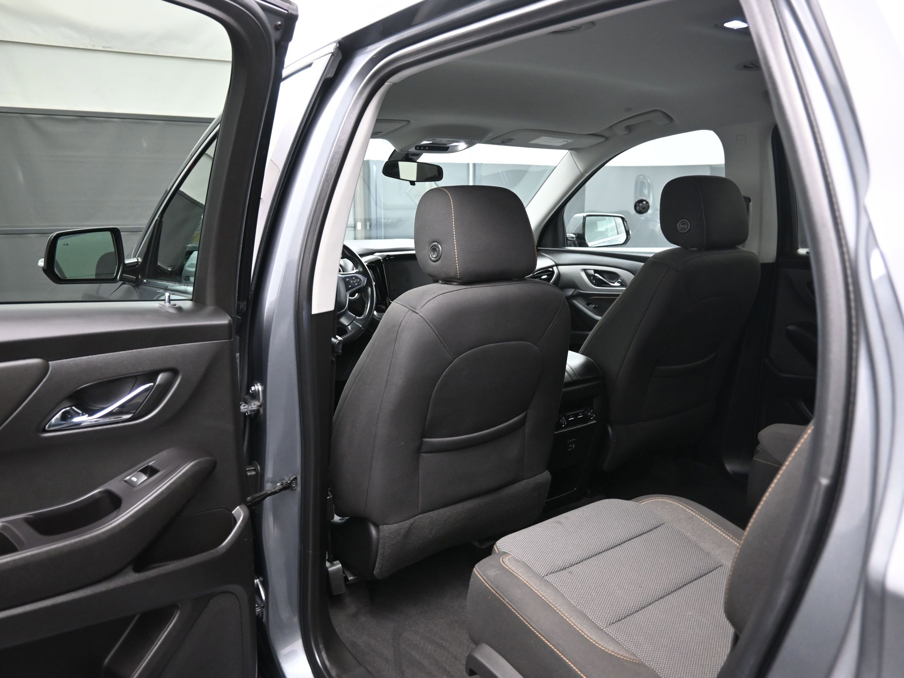 Used 2020 Chevrolet Traverse LT w/ LPO, Black Accent Package image 20