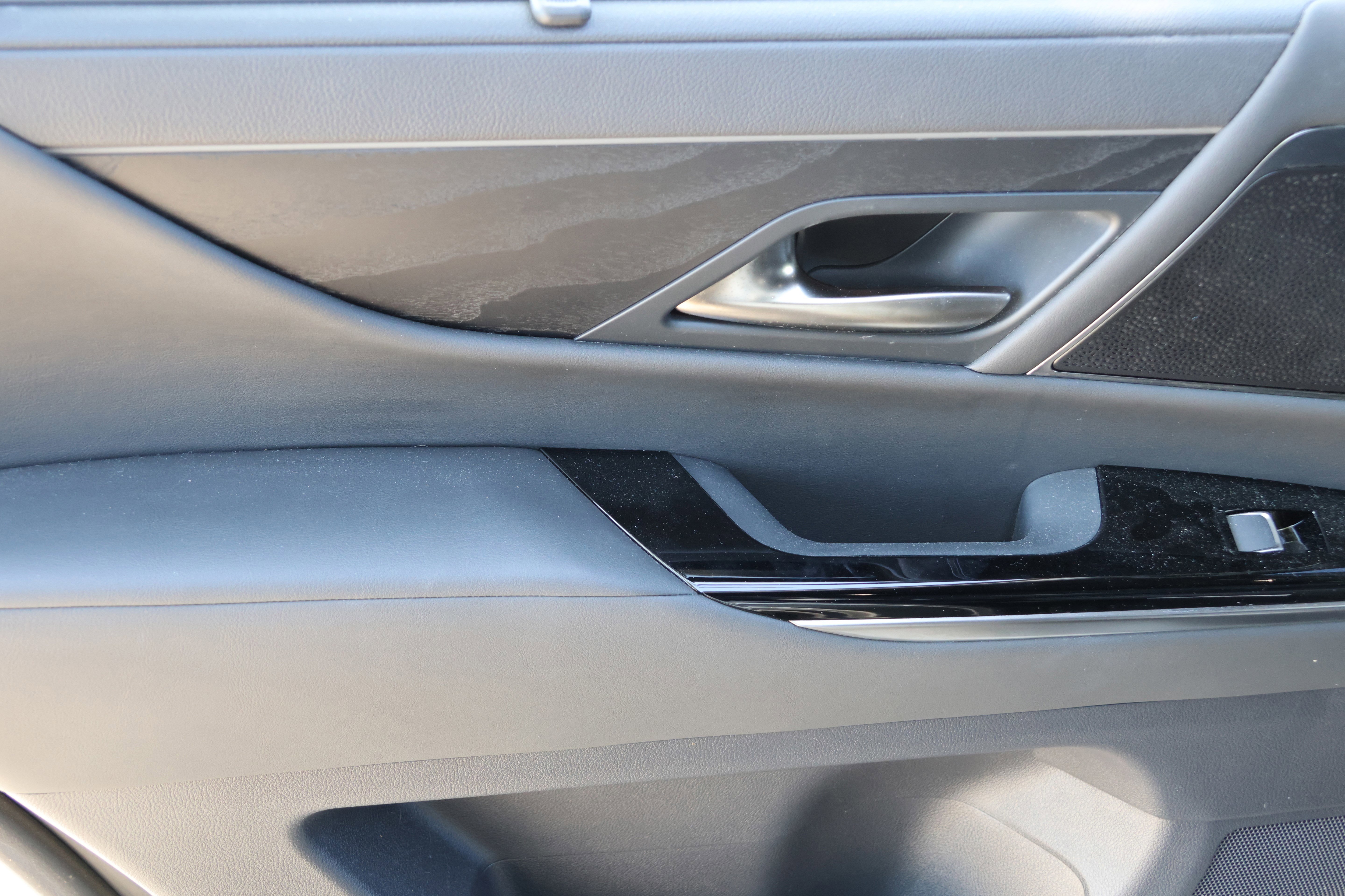 Used 2022 Lexus LX 600 4WD w/ Appearance Package image 37