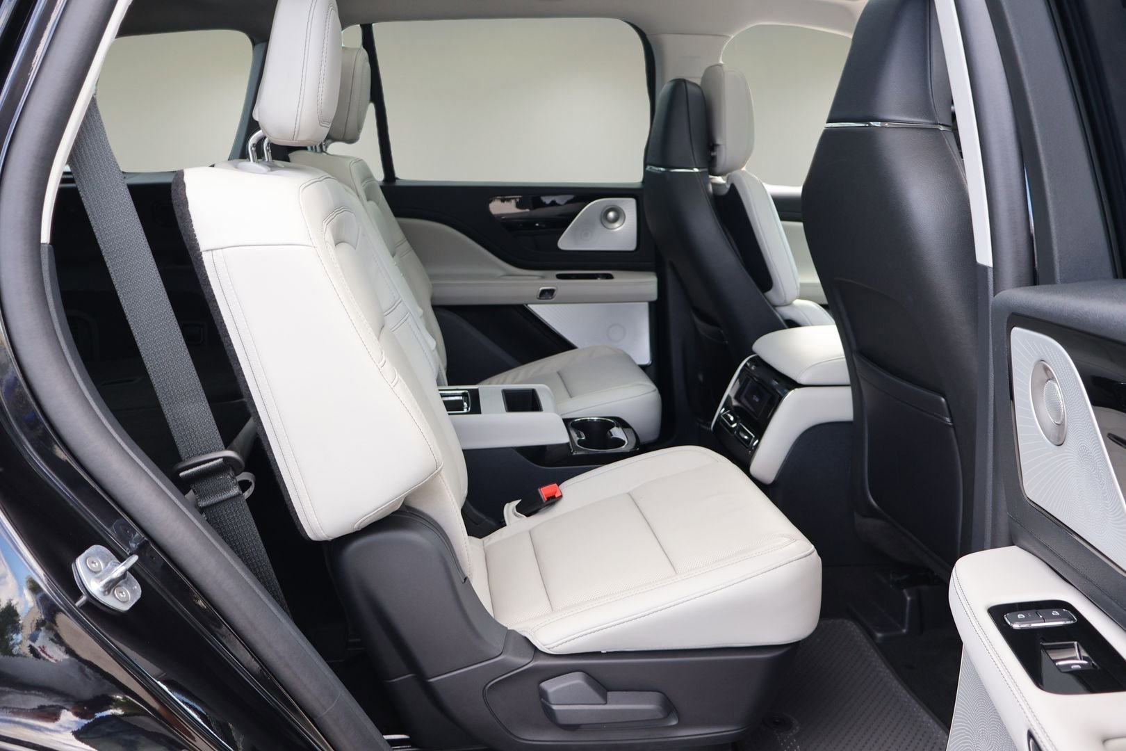 Used 2025 Lincoln Aviator Reserve w/ Luxury Package AWD/4WD image 21