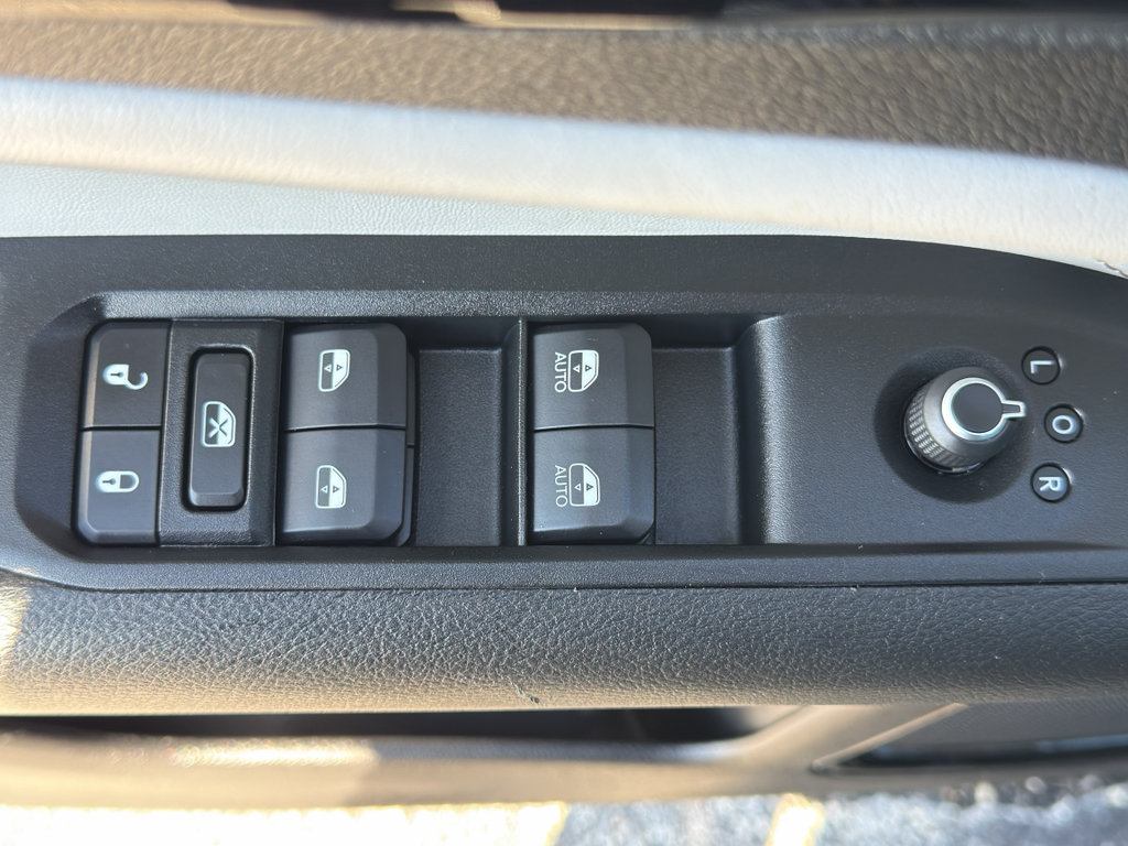 Used 2022 Jeep Compass Limited w/ Sun and Sound Group AWD/4WD image 12
