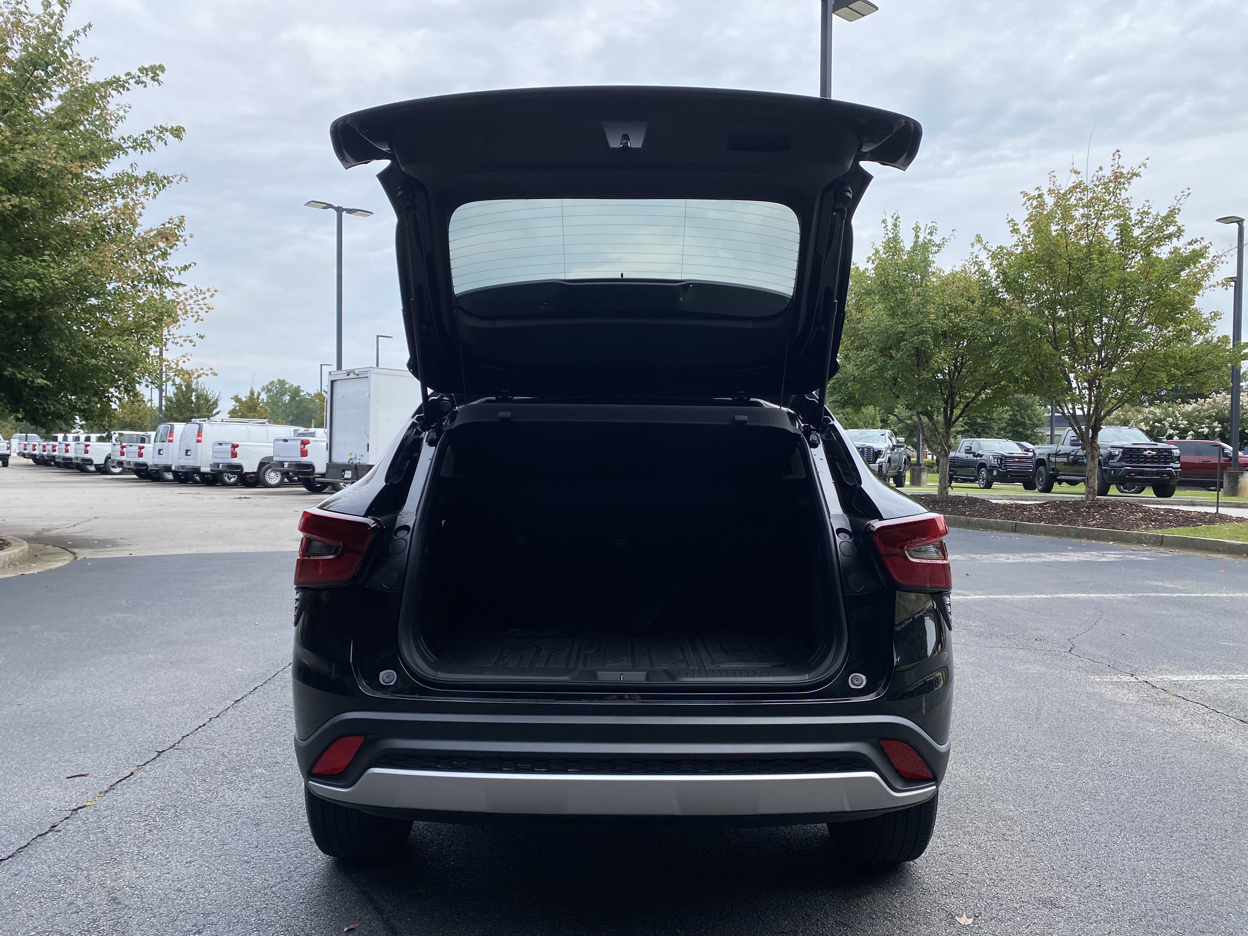 Used 2024 Chevrolet Trax LT w/ LT Convenience Package FWD image 11