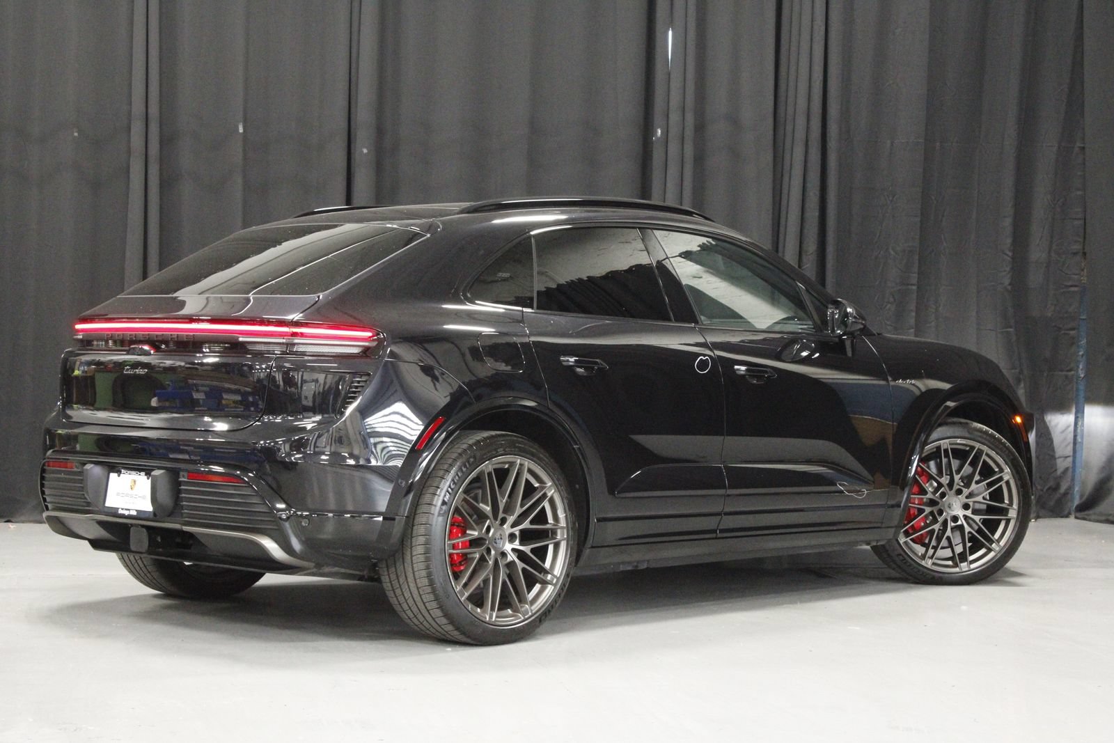 Used 2025 Porsche Macan Turbo Electric AWD/4WD image 7