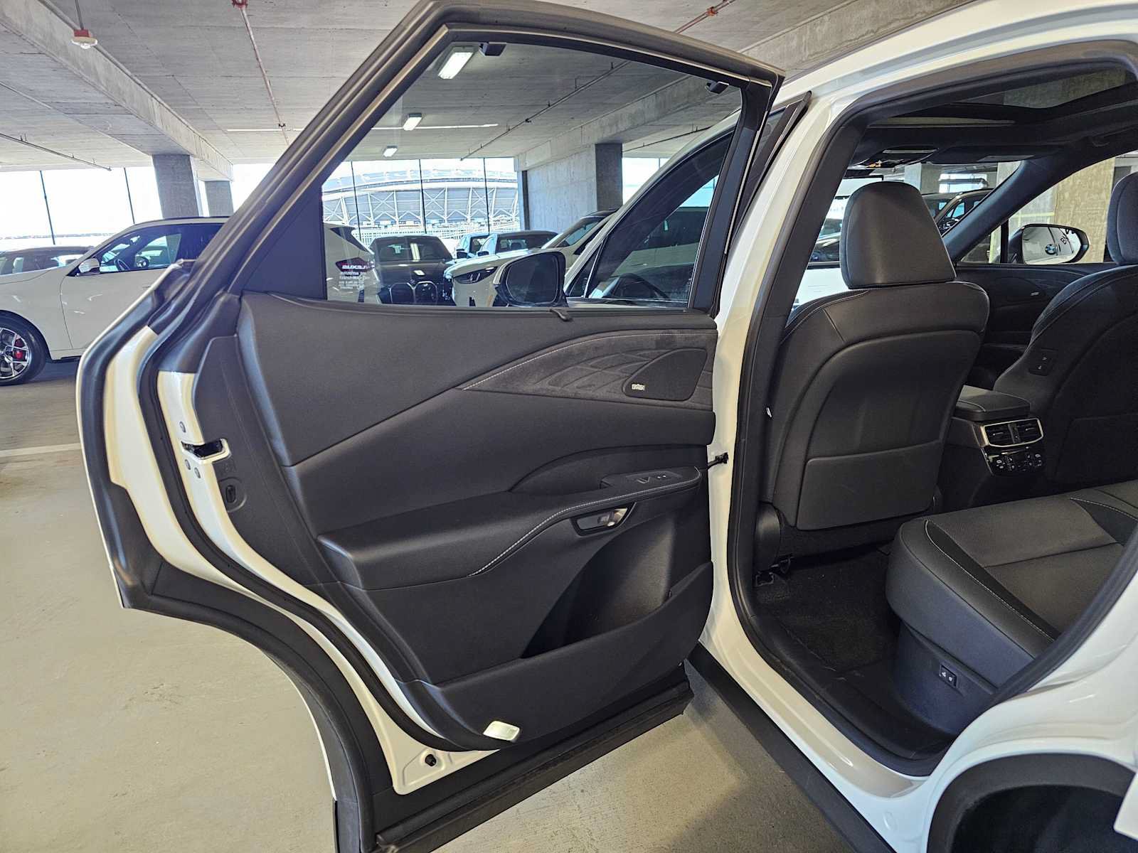 Used 2025 Lexus RX 450h AWD w/ Convenience Package image 27