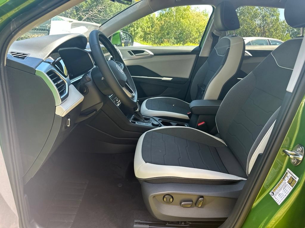 New 2026 Volkswagen Taos SE AWD/4WD image 9