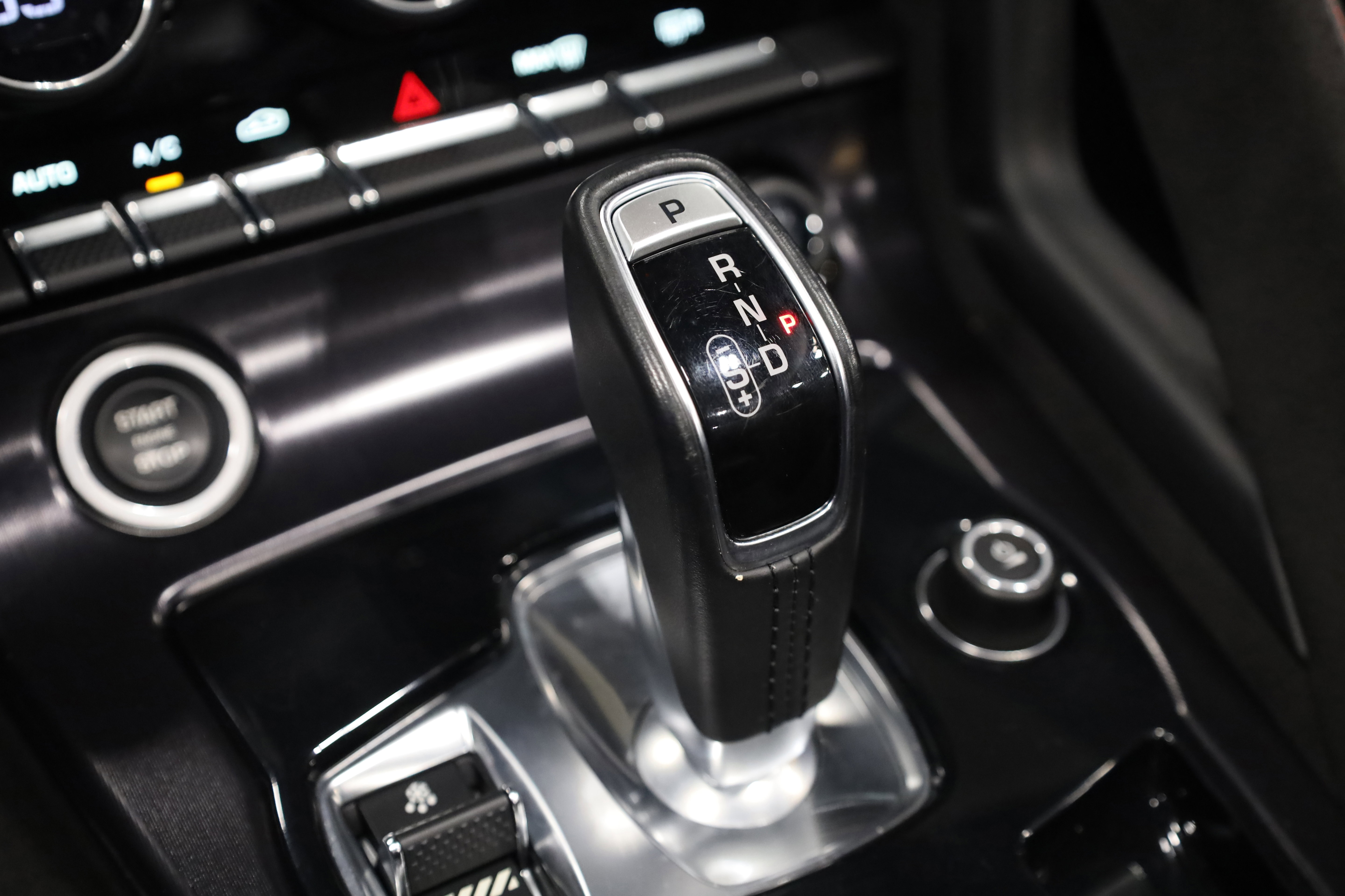 Used 2020 Jaguar F-TYPE SVR image 30