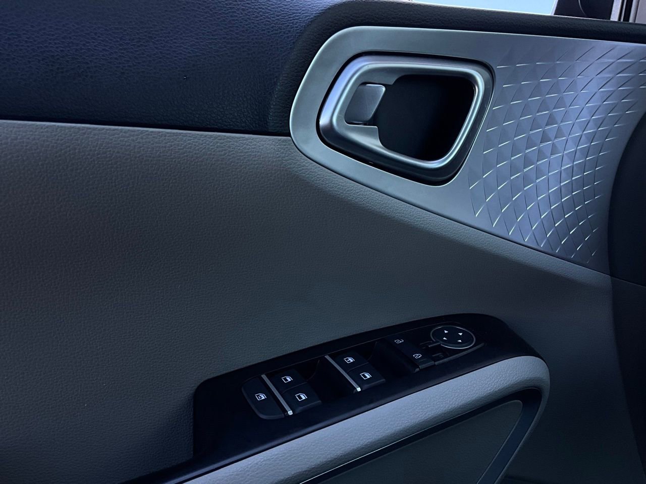 Used 2025 Kia Soul LX w/ LX Technology Package image 19