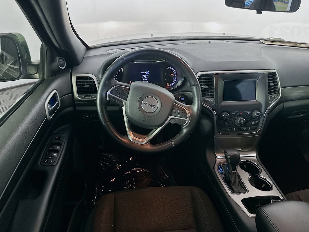 Certified 2021 Jeep Grand Cherokee Laredo w/ Security & Convenience Group AWD/4WD image 30