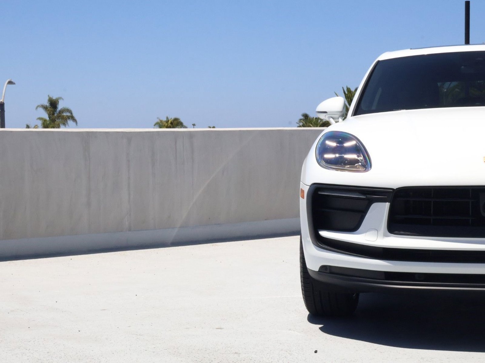 Certified 2025 Porsche Macan AWD/4WD image 12
