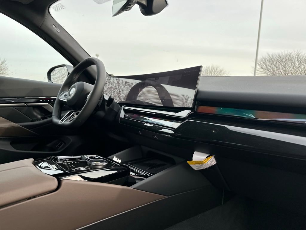 New 2026 BMW 530i xDrive w/ M Sport Package image 25