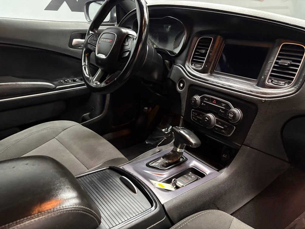 Used 2018 Dodge Charger SXT w/ Blacktop Package RWD image 42