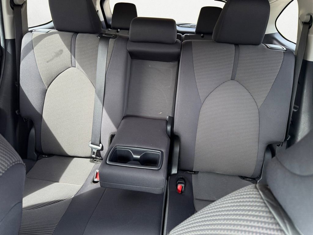 Used 2024 Toyota Highlander LE image 13