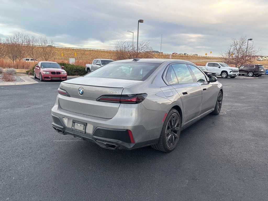 Used 2023 BMW 760i xDrive w/ Luxury Rear Seating Package image 5