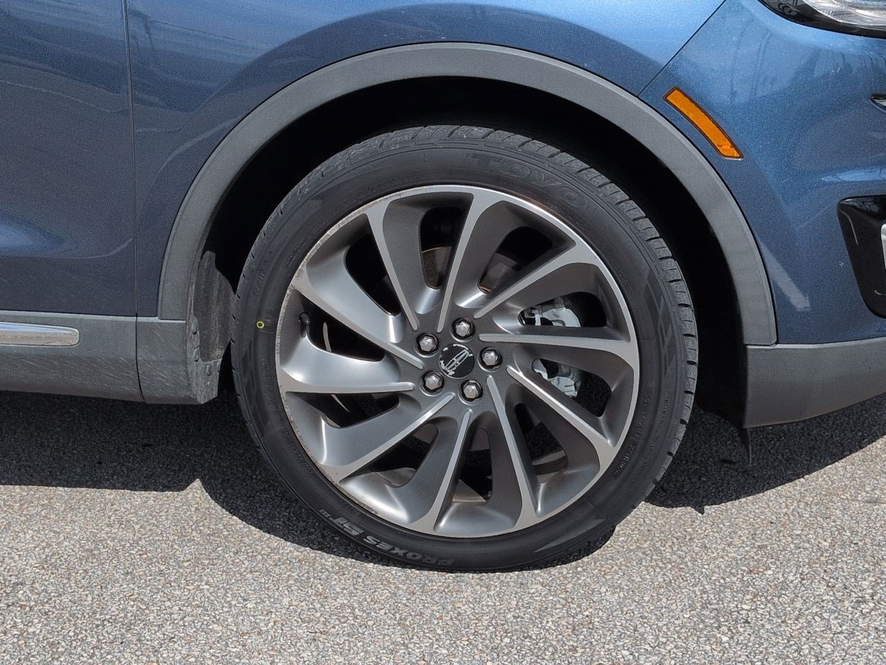 Certified 2019 Lincoln Nautilus Reserve w/ Driver Assistance Package AWD/4WD image 12