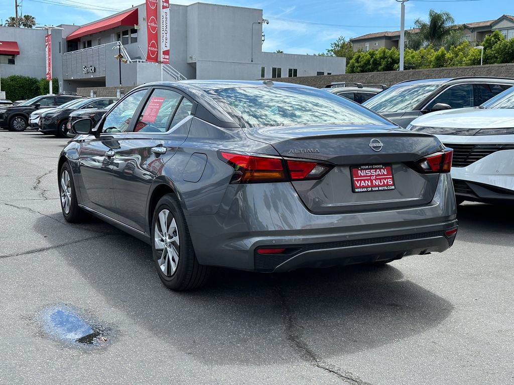 Used 2025 Nissan Altima 2.5 S FWD image 3