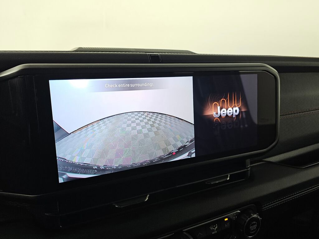 Used 2025 Jeep Wrangler Unlimited Rubicon w/ Convenience Group image 26