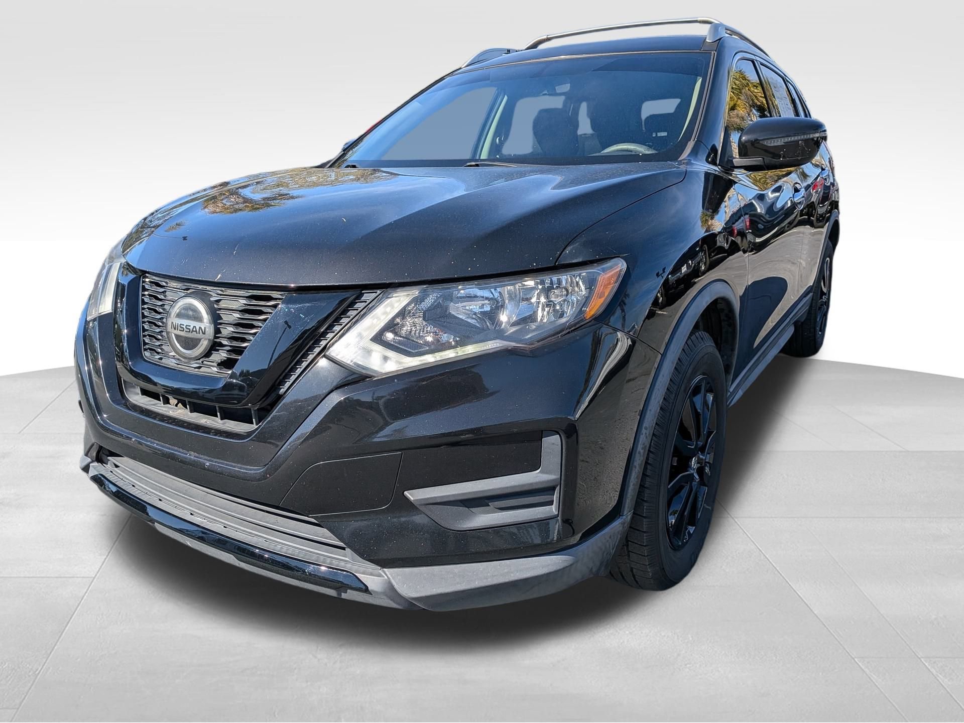 Used 2018 Nissan Rogue SV image 10