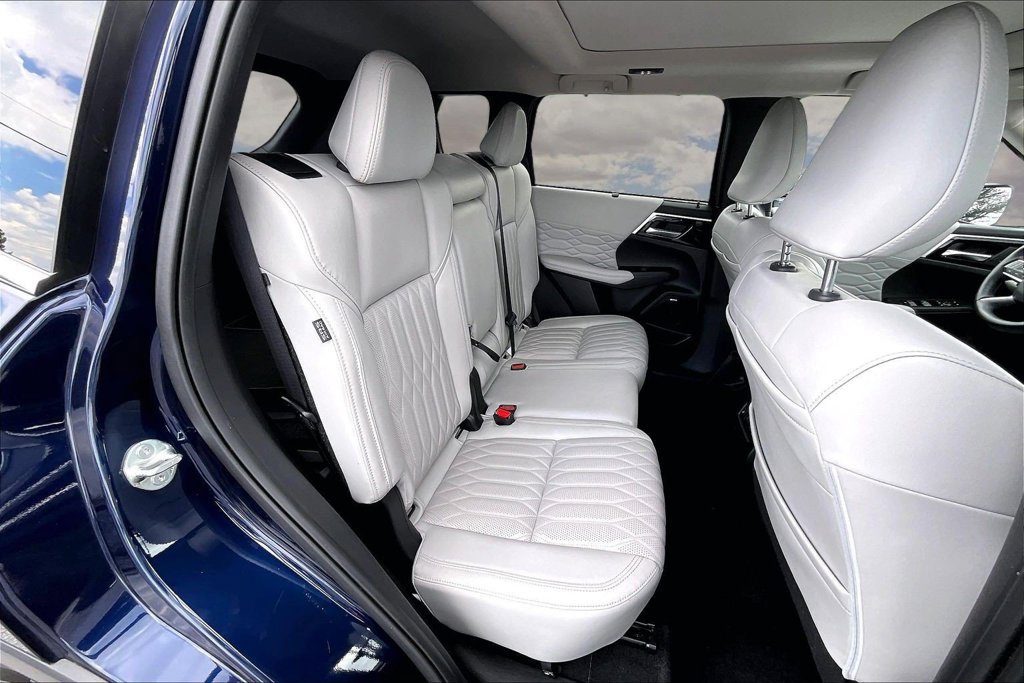 Used 2025 Mitsubishi Outlander SEL FWD image 25