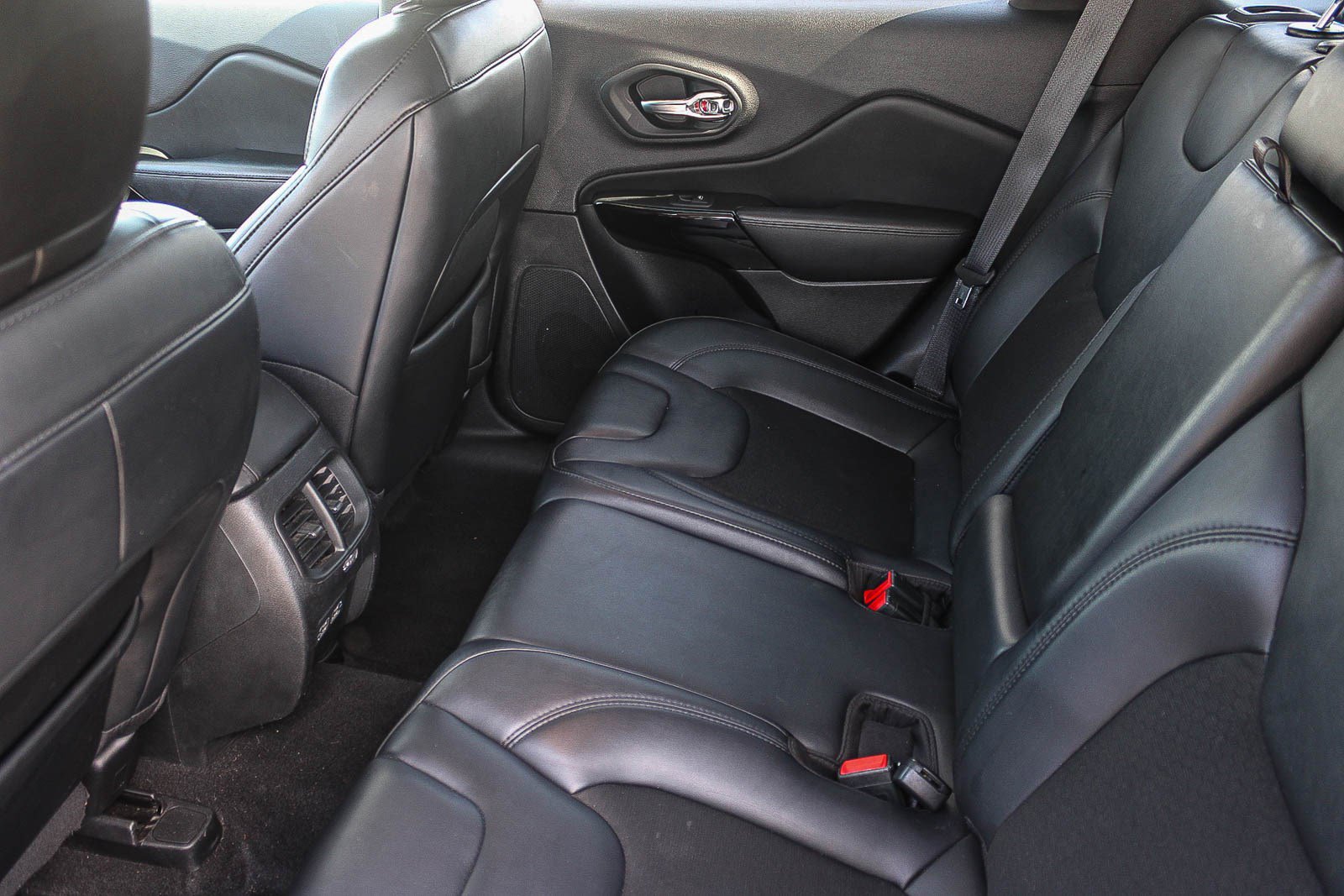 Used 2021 Jeep Cherokee Latitude Plus image 19