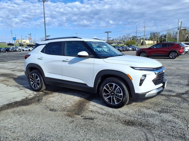 Used 2025 Chevrolet TrailBlazer LT FWD image 8
