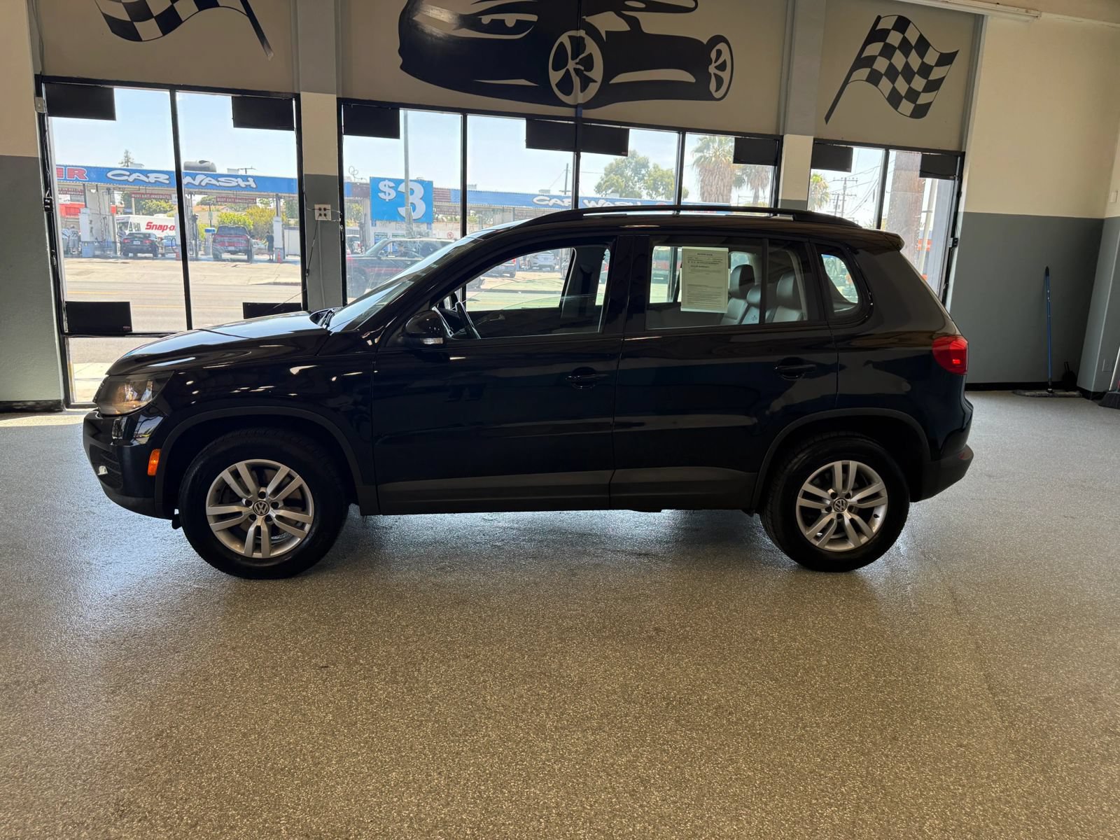Used 2017 Volkswagen Tiguan S AWD/4WD image 4