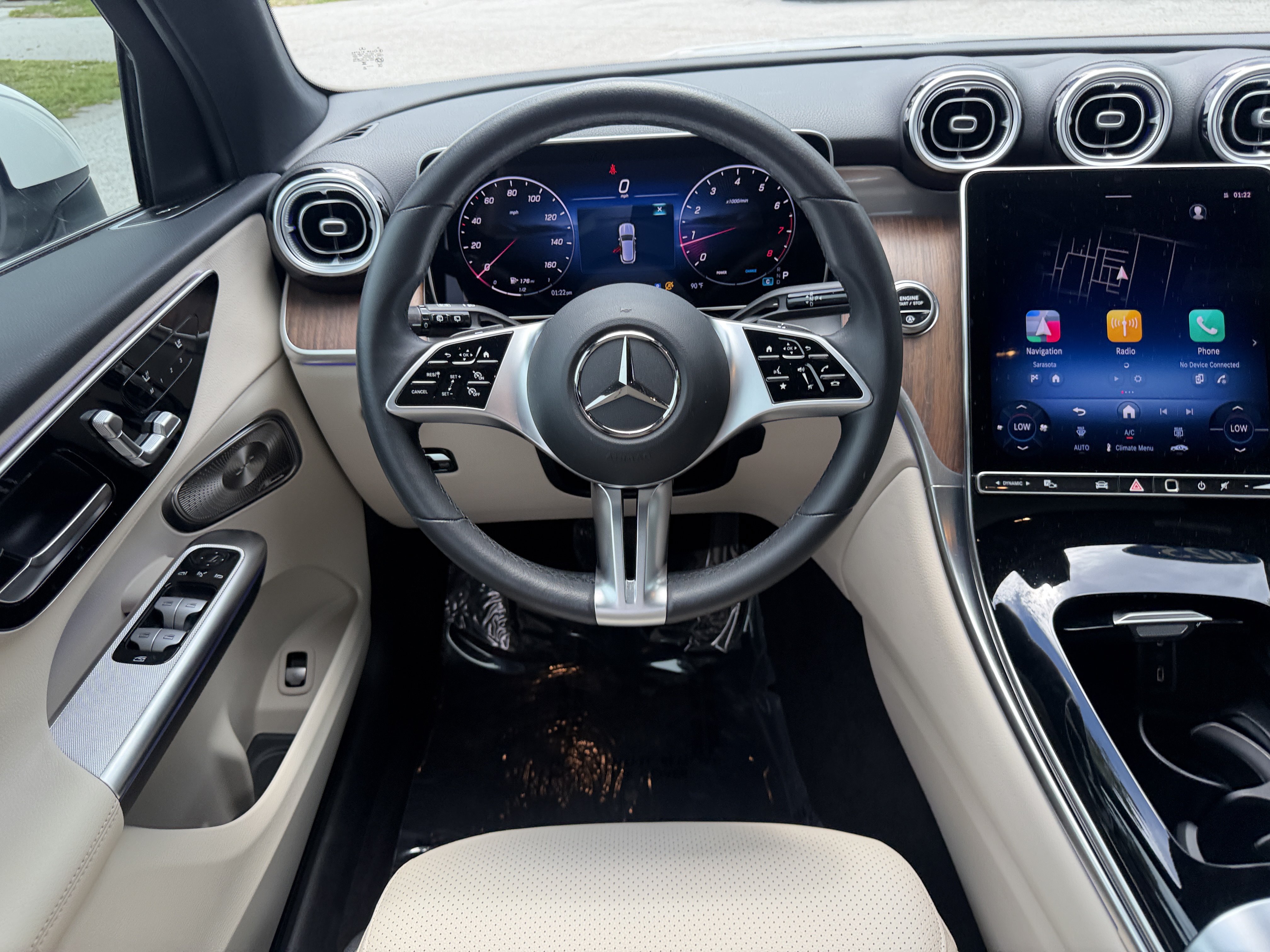 Used 2025 Mercedes-Benz GLC 300 image 15