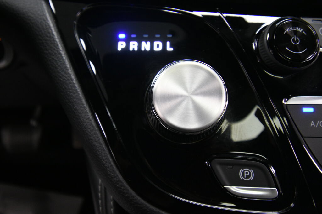 Used 2025 Chrysler Pacifica Limited FWD image 18