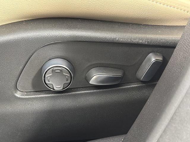 Used 2025 Cadillac XT4 Premium Luxury w/ Cold Weather Package FWD image 18